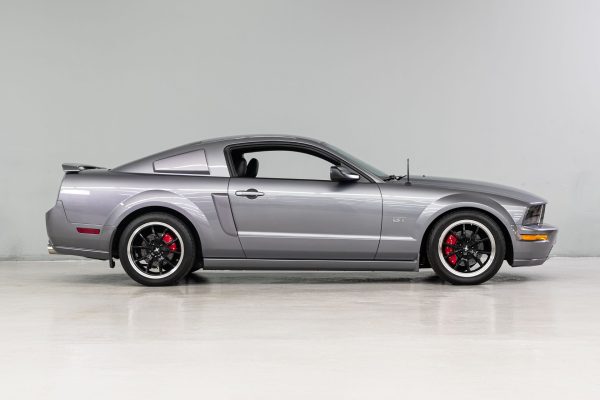 FORD MUSTANG - Image 2