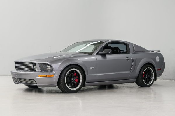 FORD MUSTANG