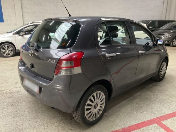 TOYOTA YARIS - Image 4