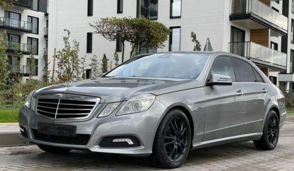 MERCEDES-BENZ E220