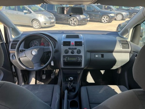 VOLKSWAGEN TOURAN - Image 2