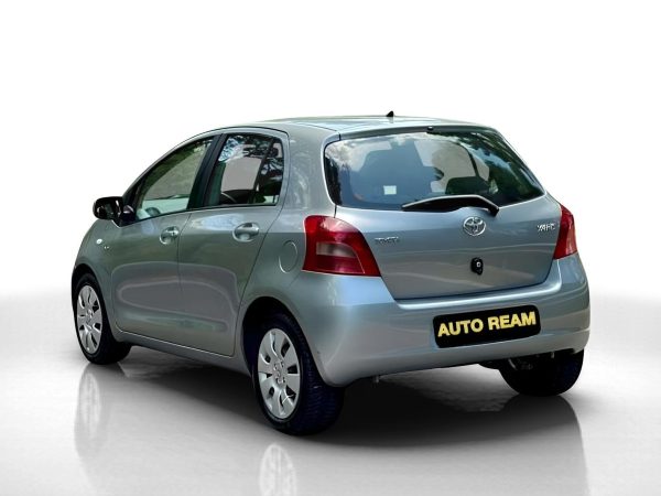 TOYOTA YARIS - Image 4