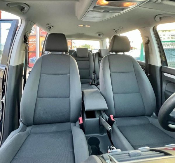 VOLKSWAGEN TOURAN - Image 2