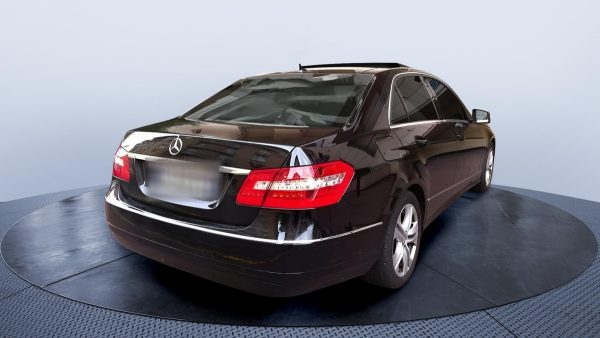 MERCEDES-BENZ E220 - Image 4