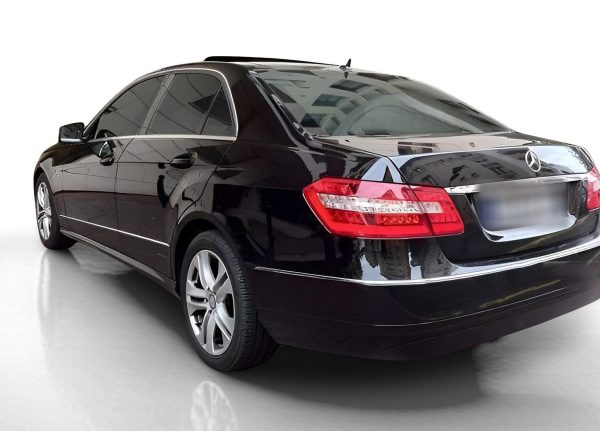 MERCEDES-BENZ E220 - Image 3