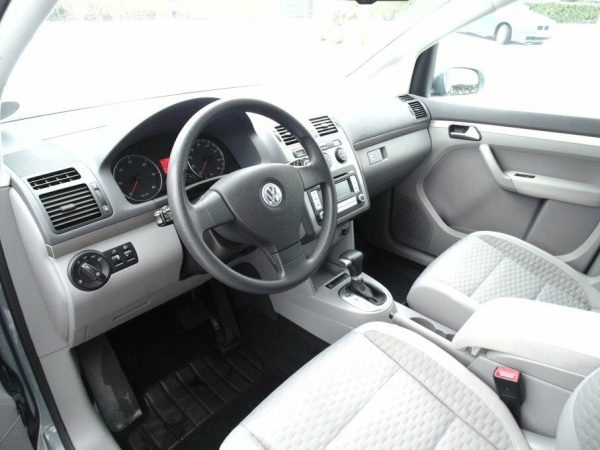 VOLKSWAGEN TOURAN - Image 2