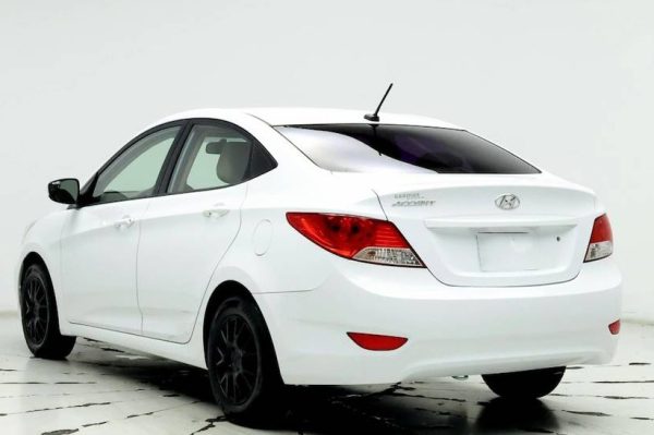 HYUNDAI ACCENT - Image 3