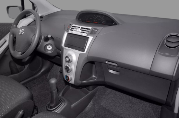 TOYOTA YARIS - Image 3