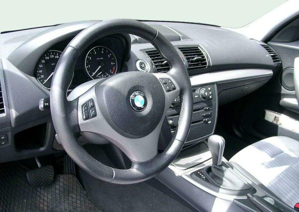 BMW 1 SERIES - Image 2