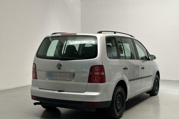 VOLKSWAGEN TOURAN - Image 4
