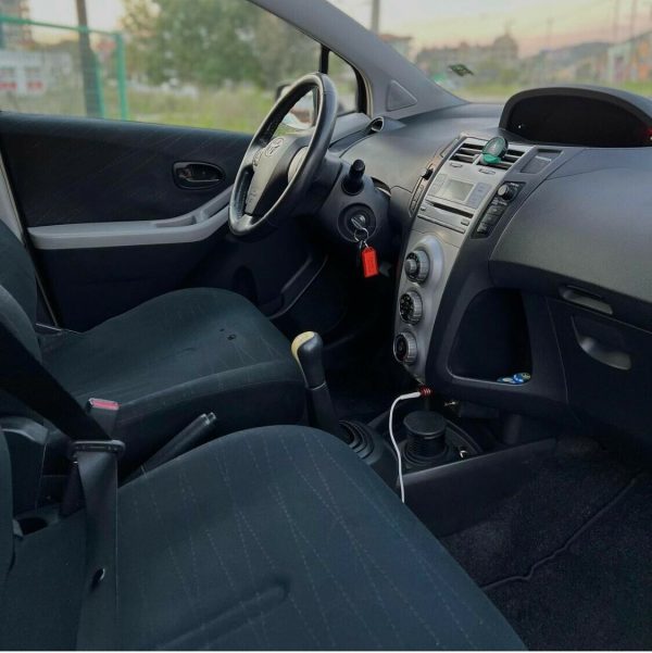 TOYOTA YARIS - Image 2