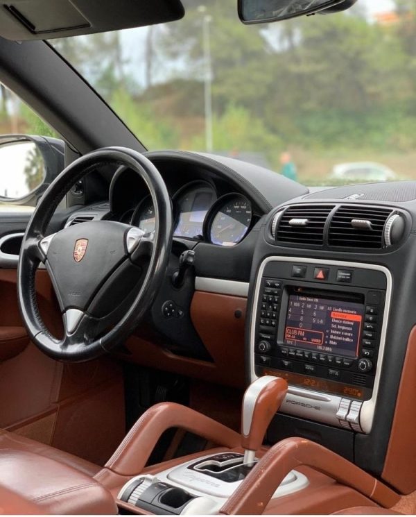 PORSCHE CAYENNE - Image 3
